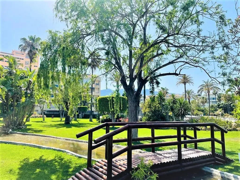 Costa Lago Beach 托雷莫利诺斯