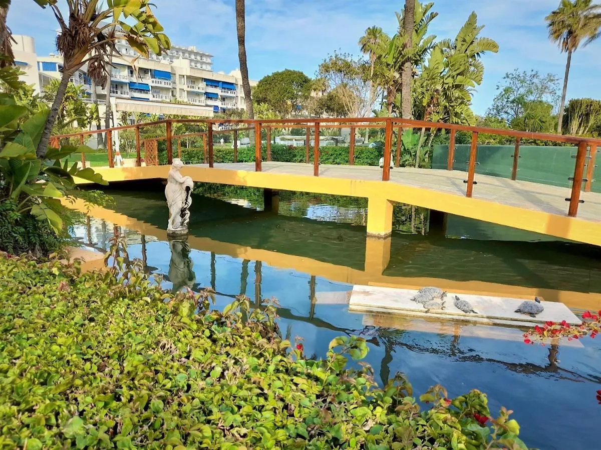 Costa Lago Beach 托雷莫利诺斯